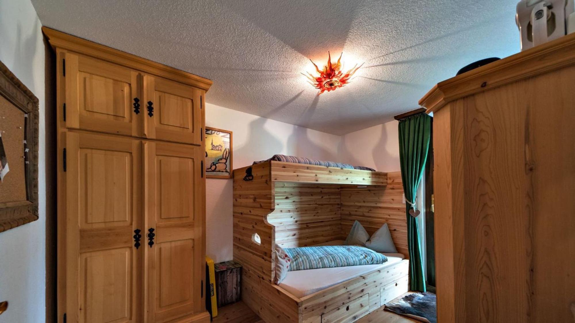 Chesa Flurigna - Zuoz Apartment Bagian luar foto