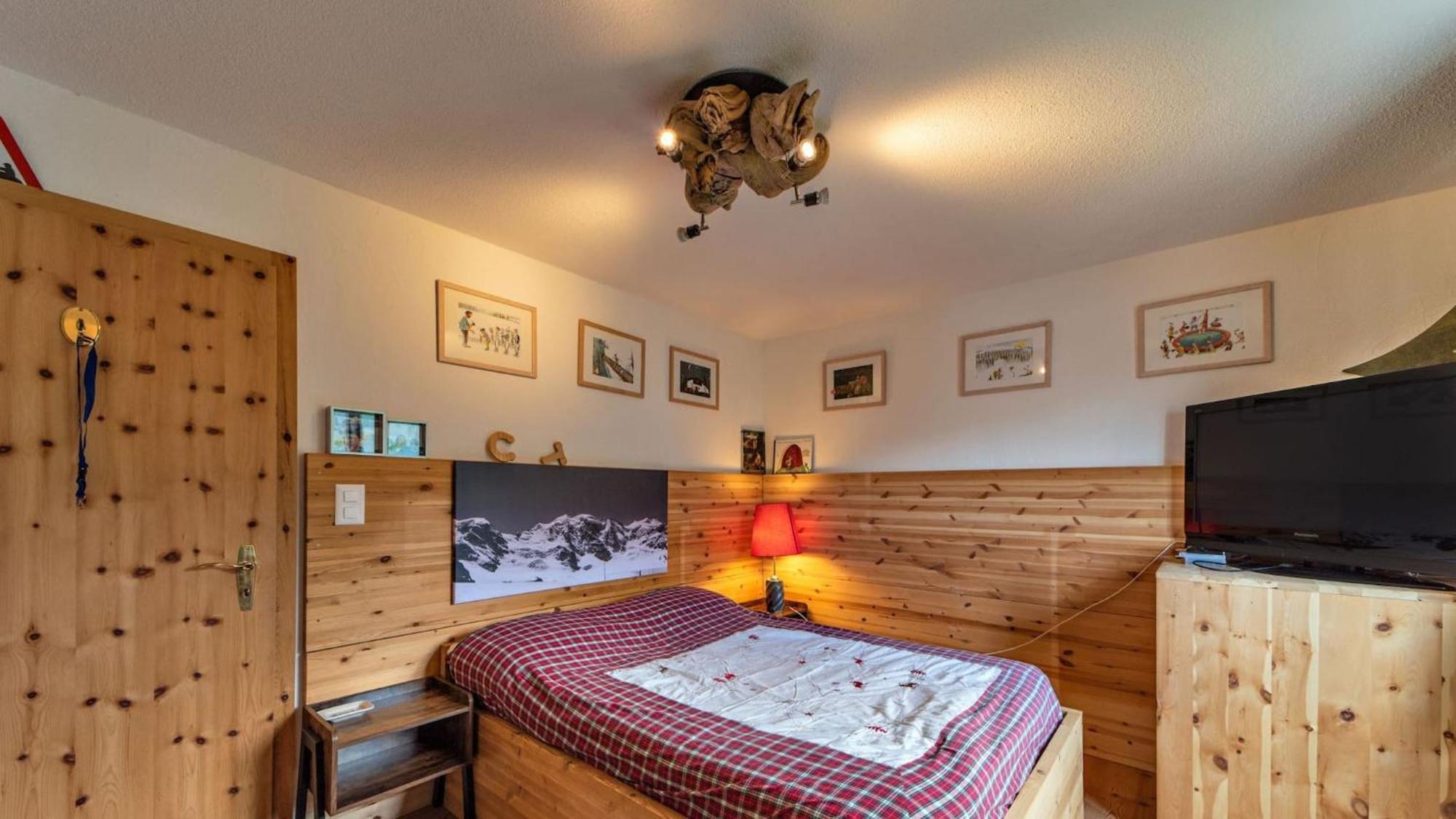 Chesa Flurigna - Zuoz Apartment Bagian luar foto